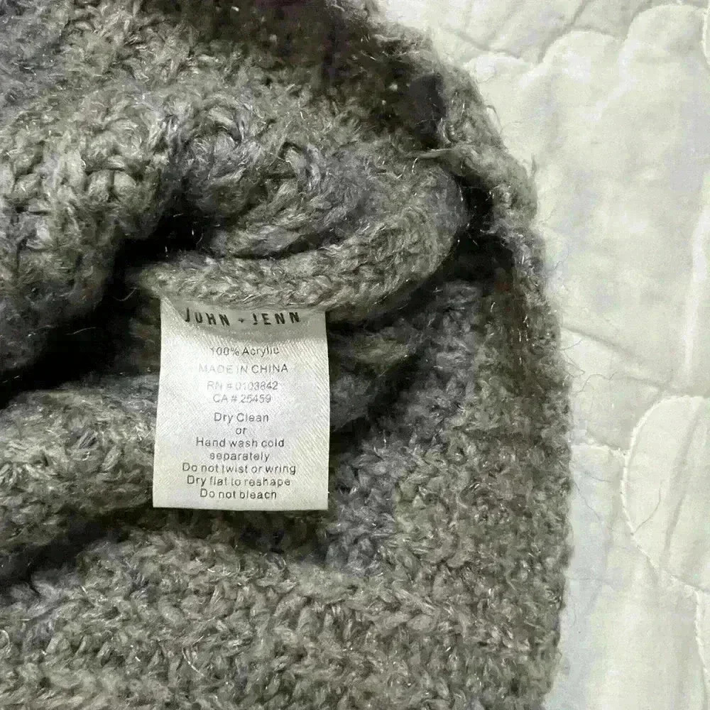 John + Jenn  Sweater grey size small - Picture 8 of 10